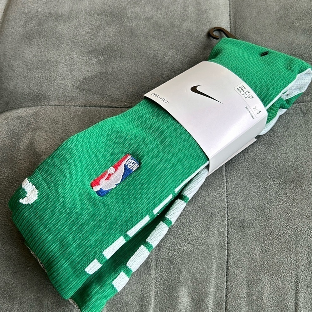 NWT Nike Mens NBA  (B23) Authentic Team Issued Basketball Socks Green M